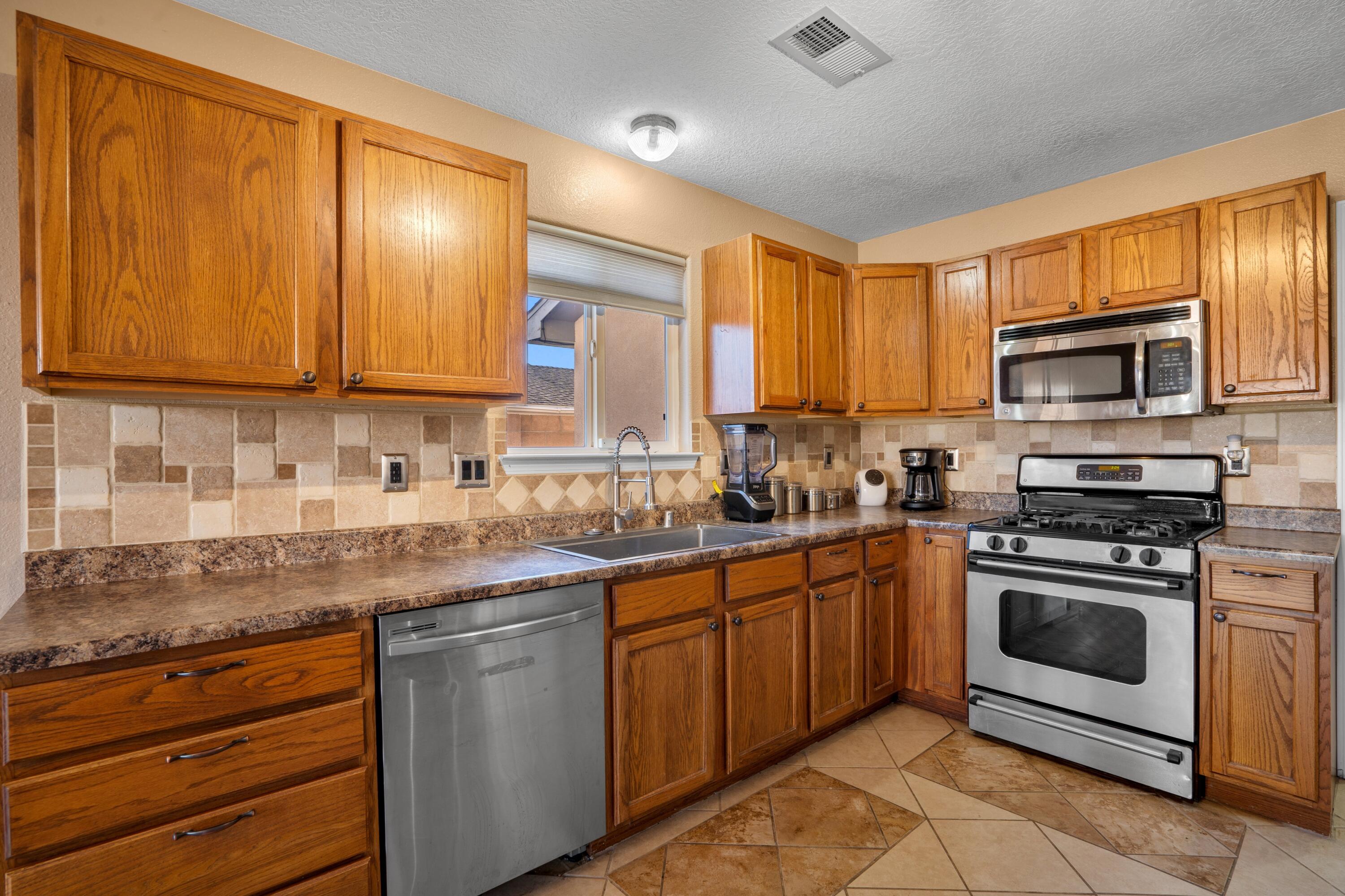 3846 Desert Pinon Drive, Rio Rancho, New Mexico image 10