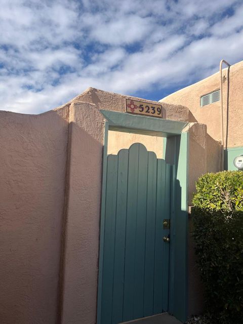 5239 Saratoga Drive NW Albuquerque NM 87120