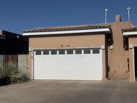 Photo of 213 Vassar Drive SE #B, Albuquerque, NM 87106 (MLS # 1083100)