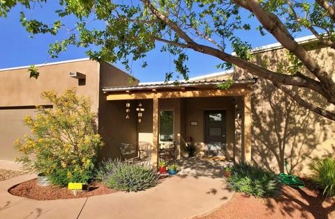 Photo of 4842 Guadalupe Trail NW #C, Albuquerque, NM 87107 (MLS # 1092664)