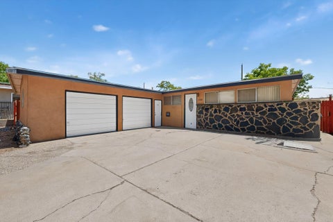 Homes For Sale - 1128 Glorieta Street<br/> Bernalillo County, Albuquerque, NM 87112