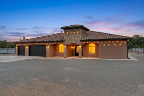 Photo of 1202 Gabaldon Road NW, Albuquerque, NM 87104 (MLS # 1106874)