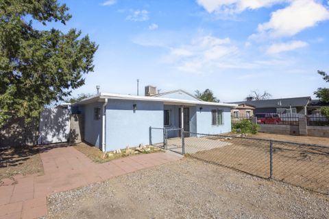 Photo of 325 RHODE ISLAND Street NE, Albuquerque, NM 87108 (MLS # 1088721)