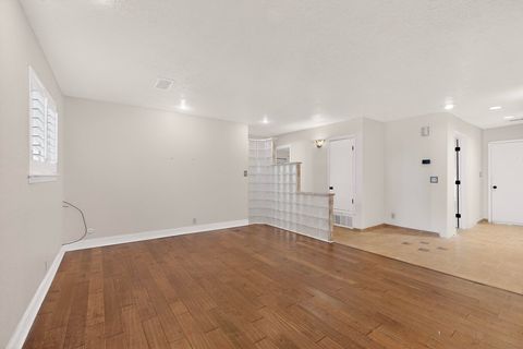 Photo of 6500 Martin Court NE, Albuquerque, NM 87109 (MLS # 1099497)