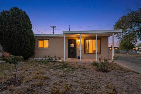 Photo of 1520 Gerald Avenue SE, Albuquerque, NM 87106 (MLS # 1100643)