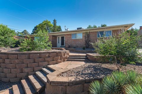 Photo of 2612 Cutler Avenue NE, Albuquerque, NM 87106 (MLS # 1092007)