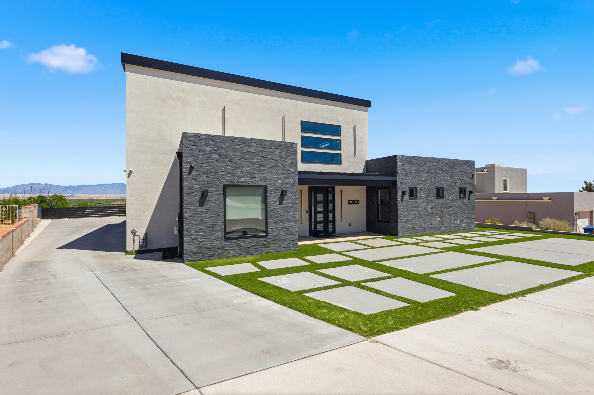 1320 Crestview Drive SW