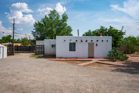 Photo of 1716 Slate Avenue NW, Albuquerque, NM 87104 (MLS # 1102437)