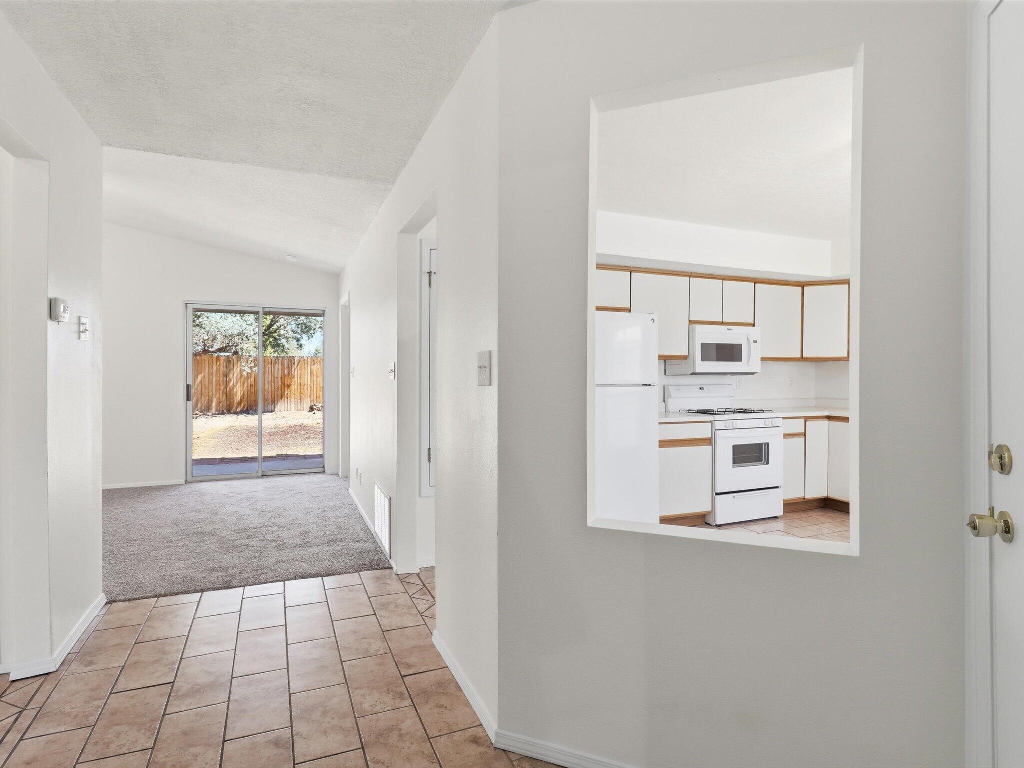 2012 Strawberry Place NE