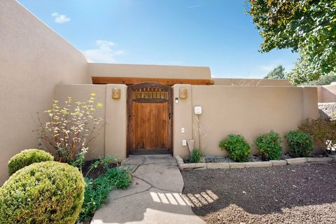 Photo of 610 Camino Espanol NW, Albuquerque, NM 87107 (MLS # 1093758)