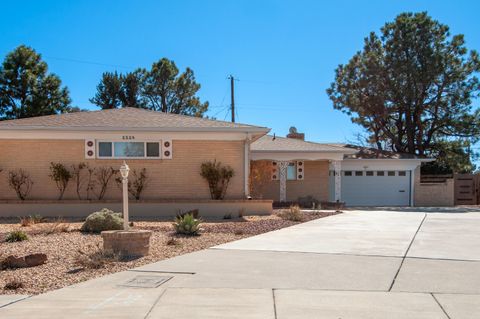 Photo of 2524 Cutler Court NE, Albuquerque, NM 87106 (MLS # 1099886)