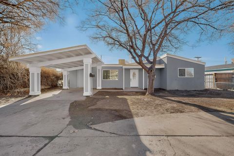 Photo of 10908 Candelaria Road NE, Albuquerque, NM 87112 (MLS # 1096527)