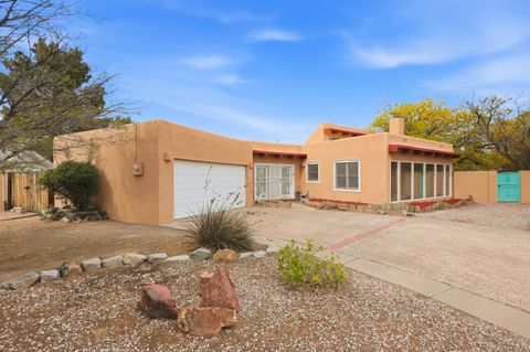 Photo of 1181 Mesa Loop NW, Los Lunas, NM 87031 (MLS # 1101379)