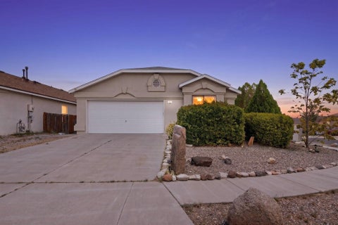 Photo of 832 Shire Street SW, Albuquerque, NM 87121 (MLS # 1109976)