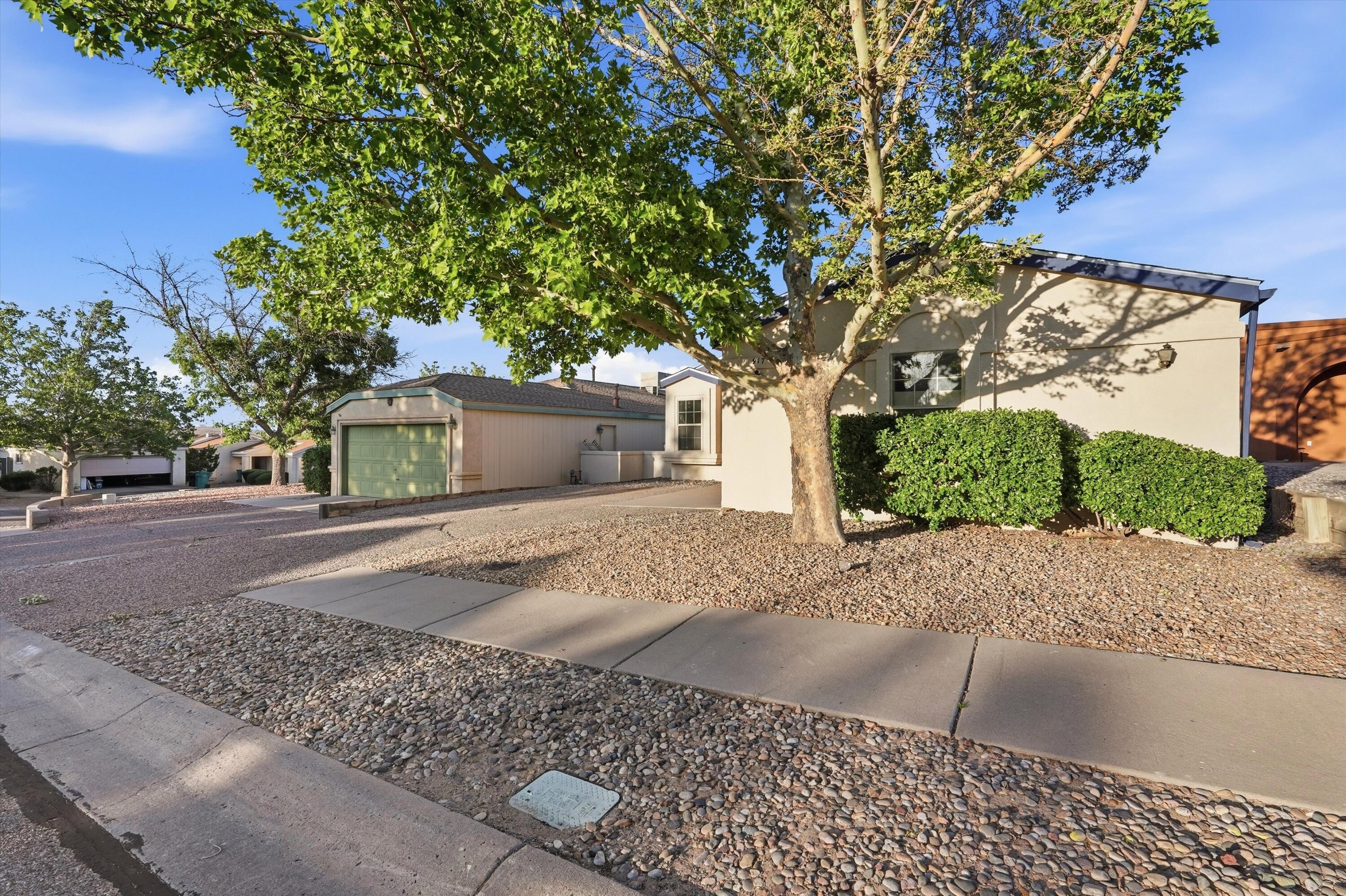 917 Charles Drive NE