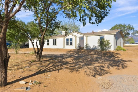 Mobile Home For Sale - 4 Mesita Lane<br/> Los Lunas, NM 87031