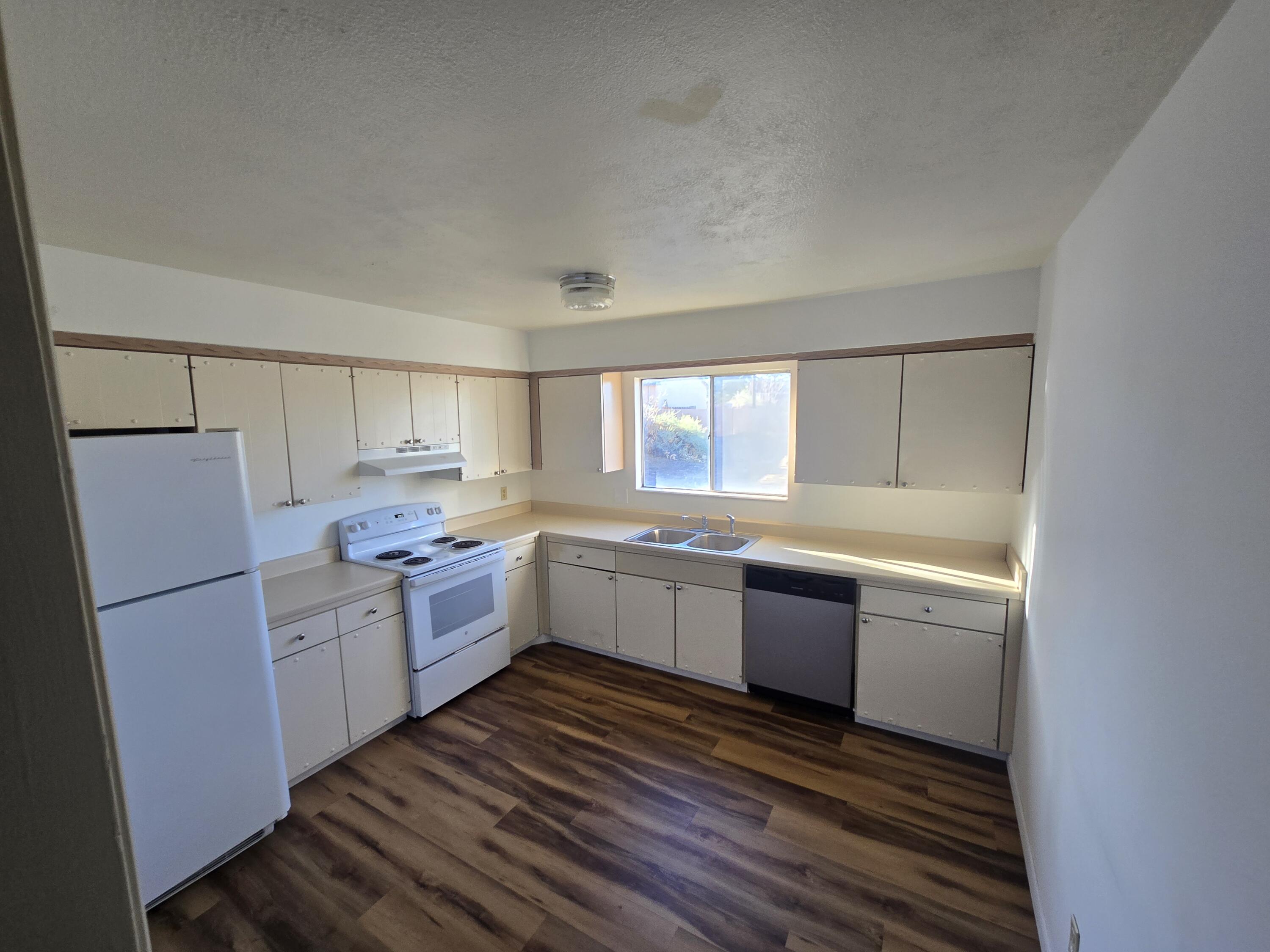 2211 Leonard Street SE