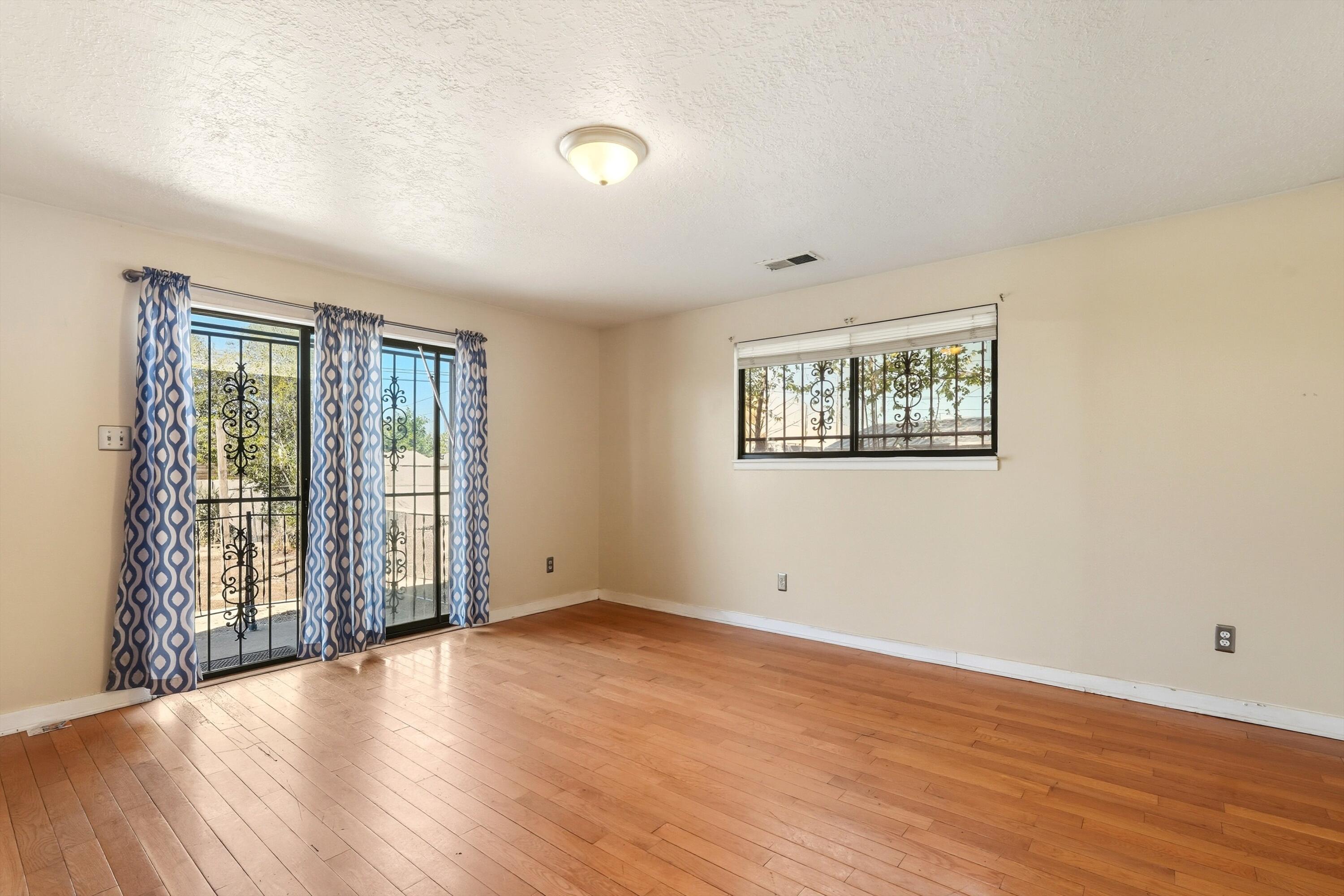 1311 EDITH Boulevard SE