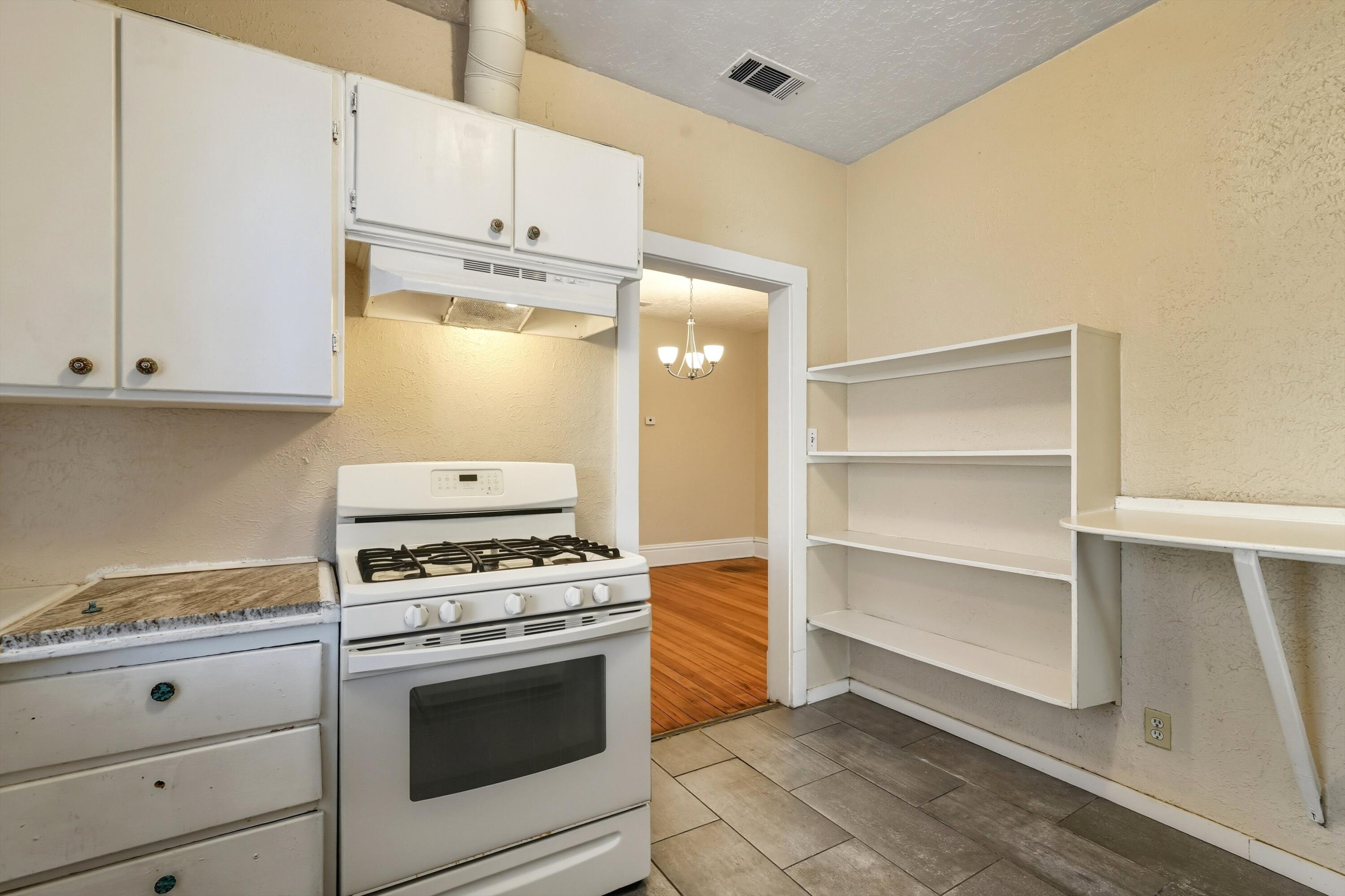 1311 EDITH Boulevard SE