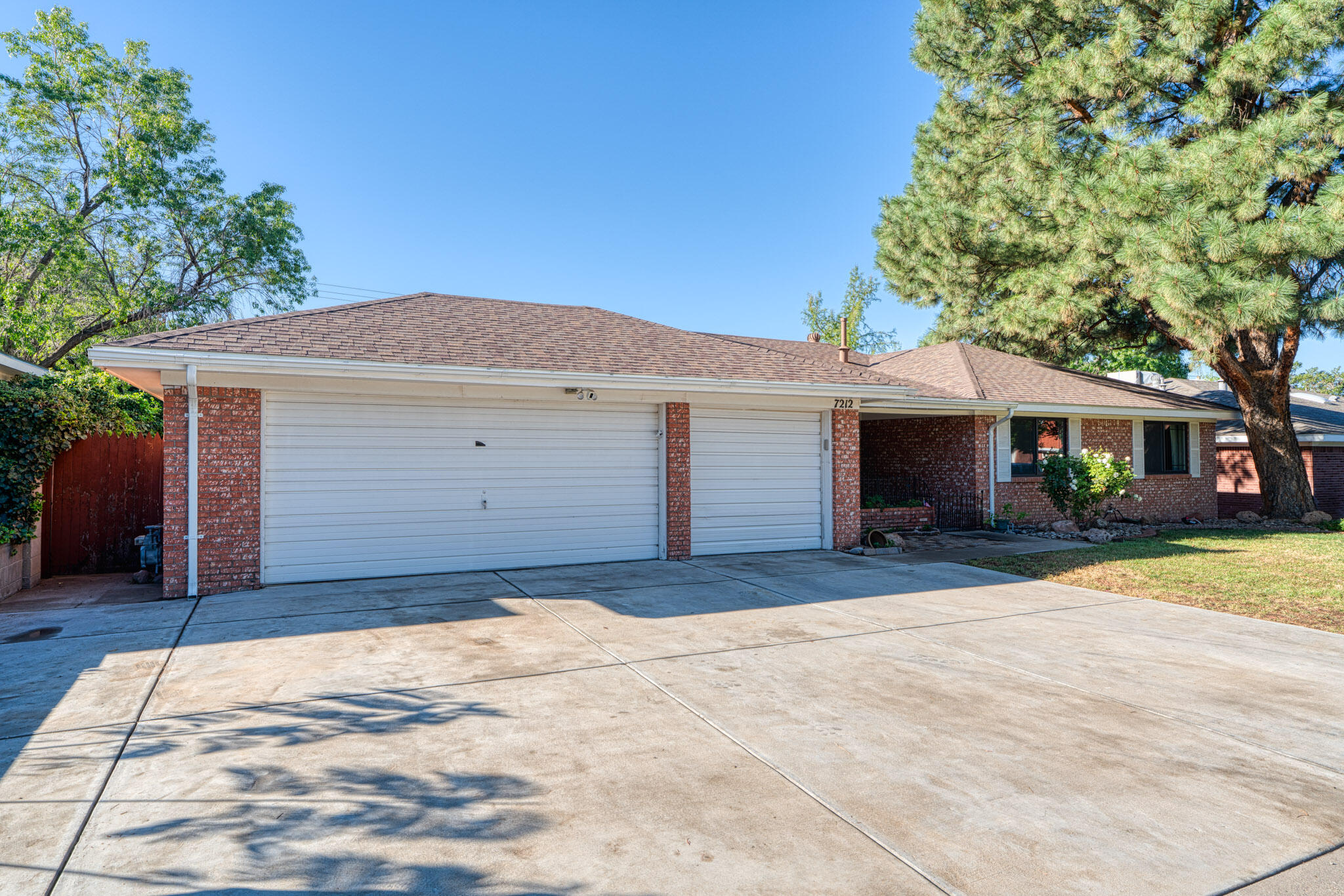 7212 CARRIAGE Road NE