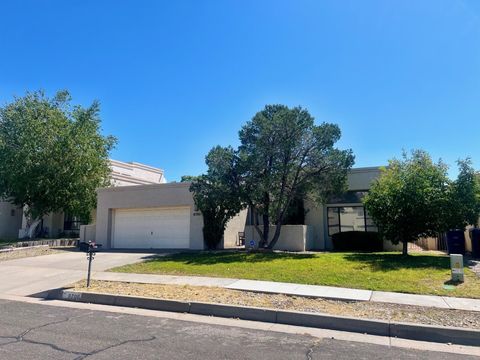 Photo of 8700 CANYON RUN Road NE, Albuquerque, NM 87111 (MLS # 1091499)