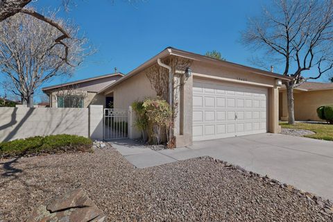 Photo of 10609 Griffith Park Drive NE, Albuquerque, NM 87123 (MLS # 1099876)