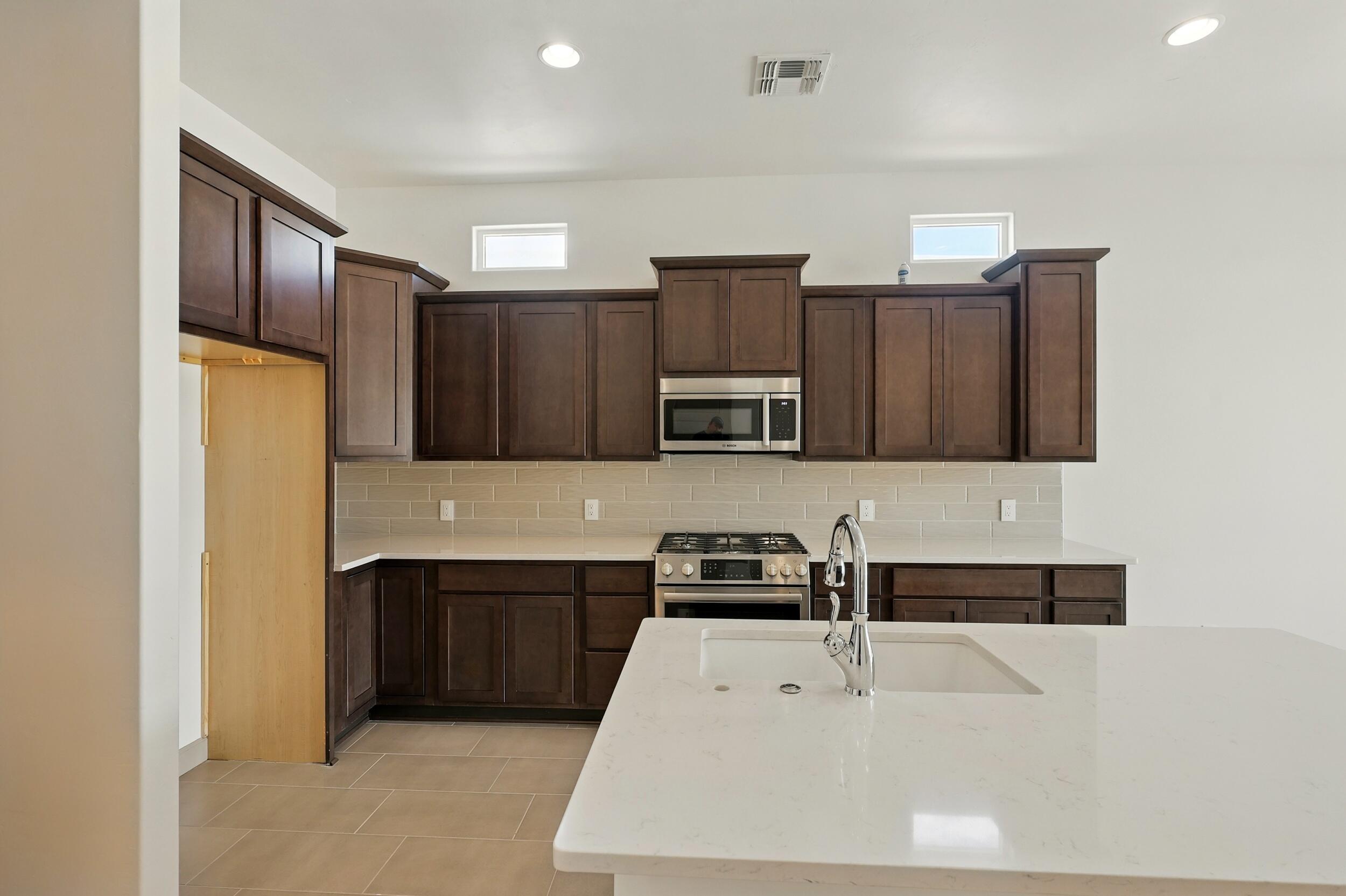 1664 Tesoro Loop, Los Lunas, New Mexico image 6