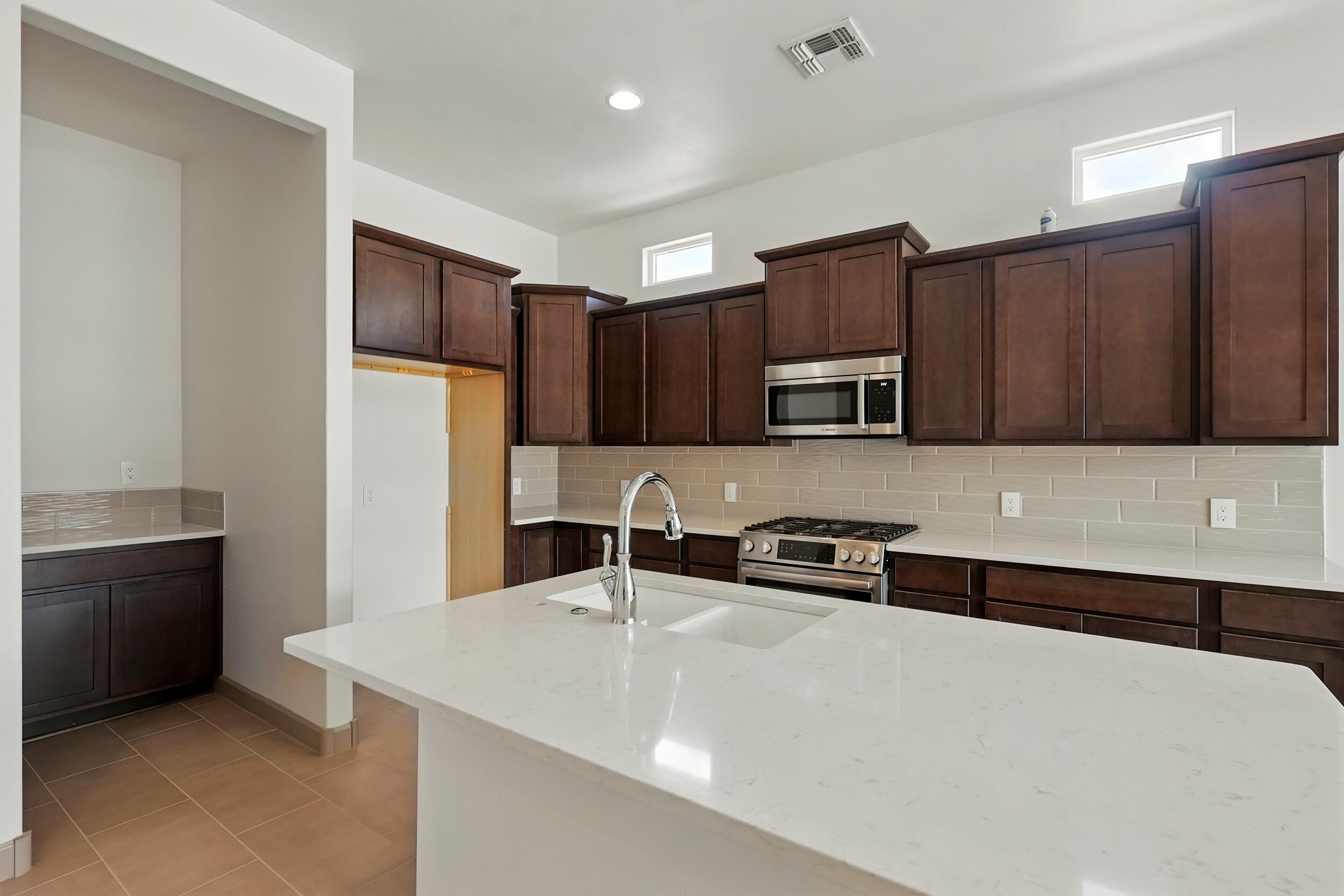 1664 Tesoro Loop, Los Lunas, New Mexico image 5