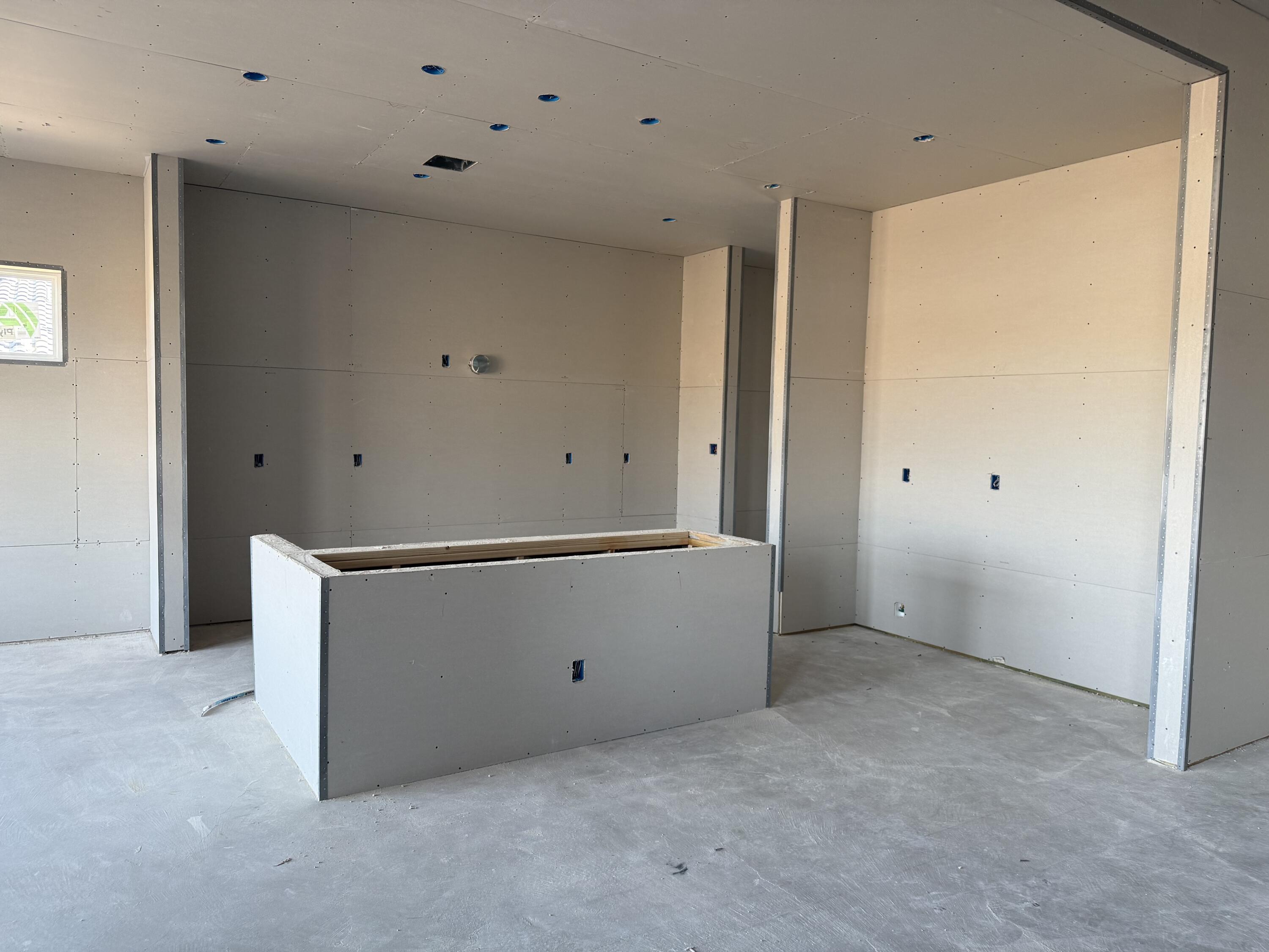 6621 Icarian Road NE