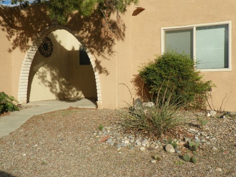 Photo of 1300 Grande Boulevard SE #APT B, Rio Rancho, NM 87124 (MLS # 1112469)