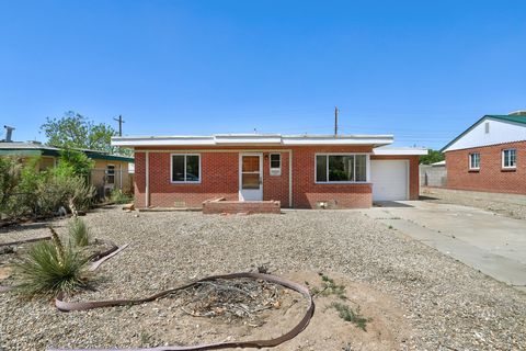 Photo of 907 Manzano Street NE, Albuquerque, NM 87110 (MLS # 1102111)