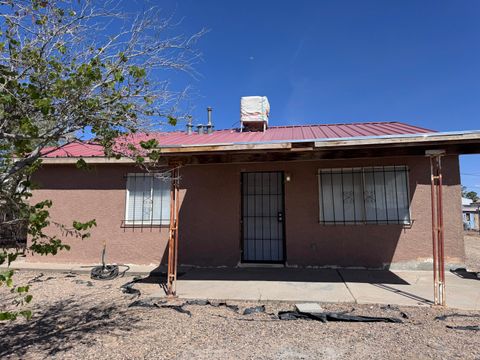 Photo of 4602 Kinney Street SE, Albuquerque, NM 87105 (MLS # 1102424)