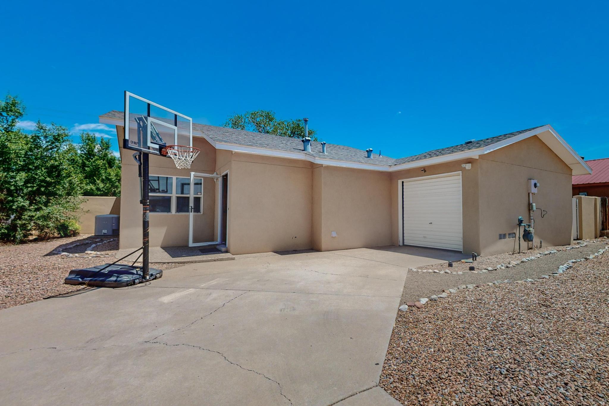 9104 Bellflower Lane, Albuquerque, New Mexico image 1