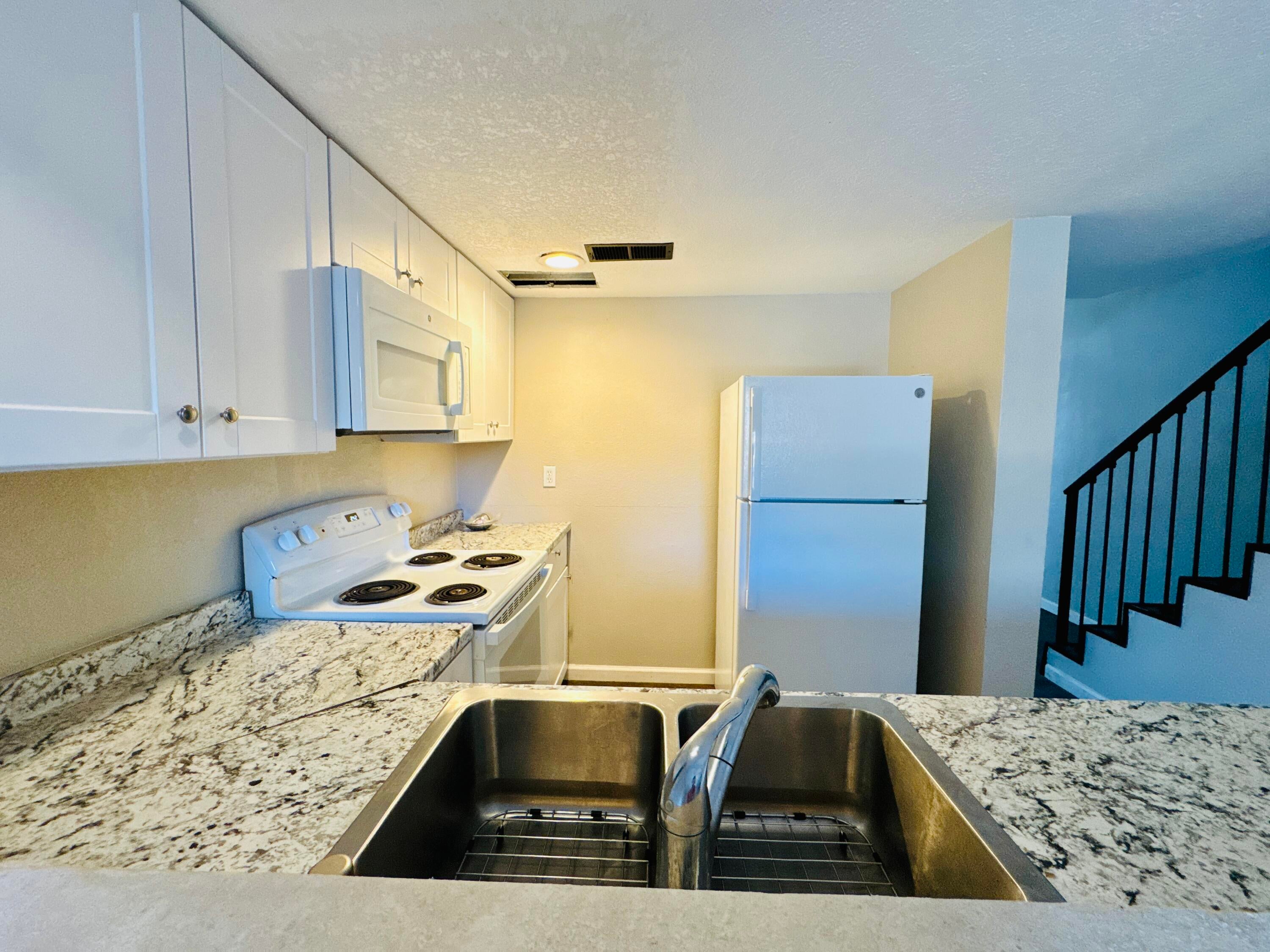 3301 Monroe Street NE UNIT H89