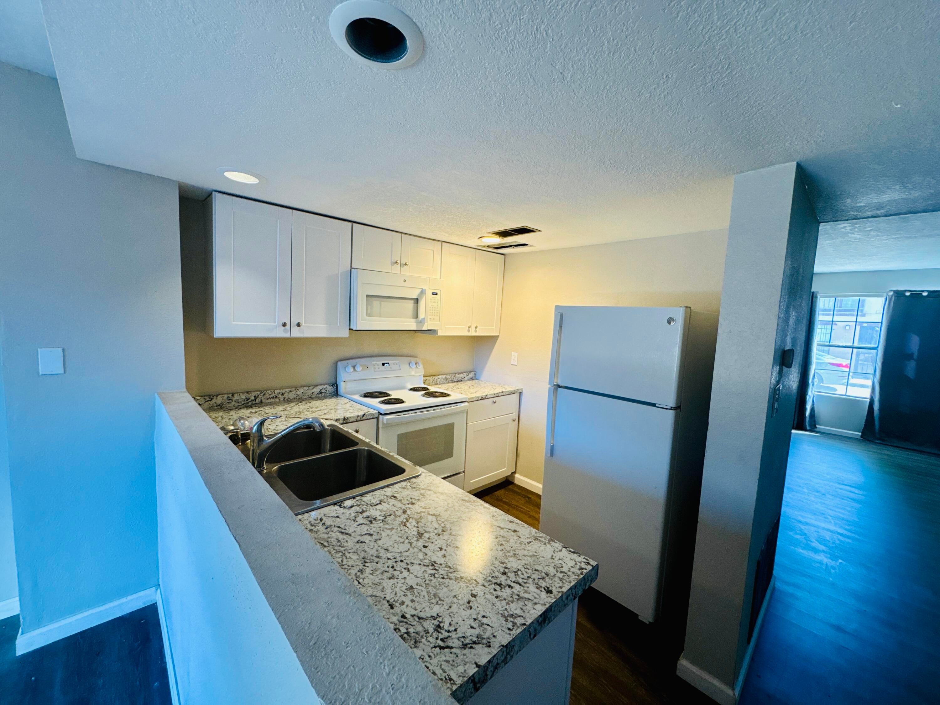 3301 Monroe Street NE UNIT H89
