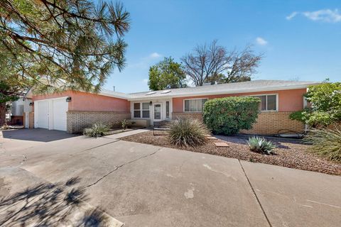 Photo of 421 LA VETA Drive, Albuquerque, NM 87108 (MLS # 1089260)