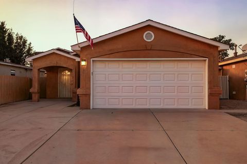 Photo of 1747 Rayo Del Sol Drive SW, Albuquerque, NM 87121 (MLS # 1094367)