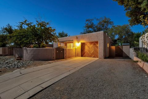 Photo of 329 LAGUAYRA Drive NE, Albuquerque, NM 87108 (MLS # 1092237)