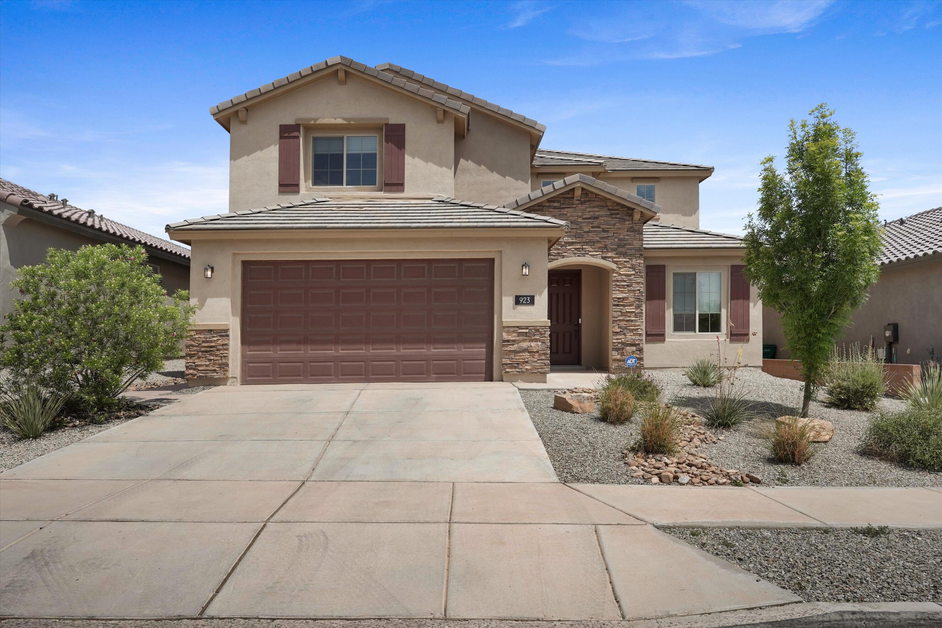 923 Zafiro Road SE