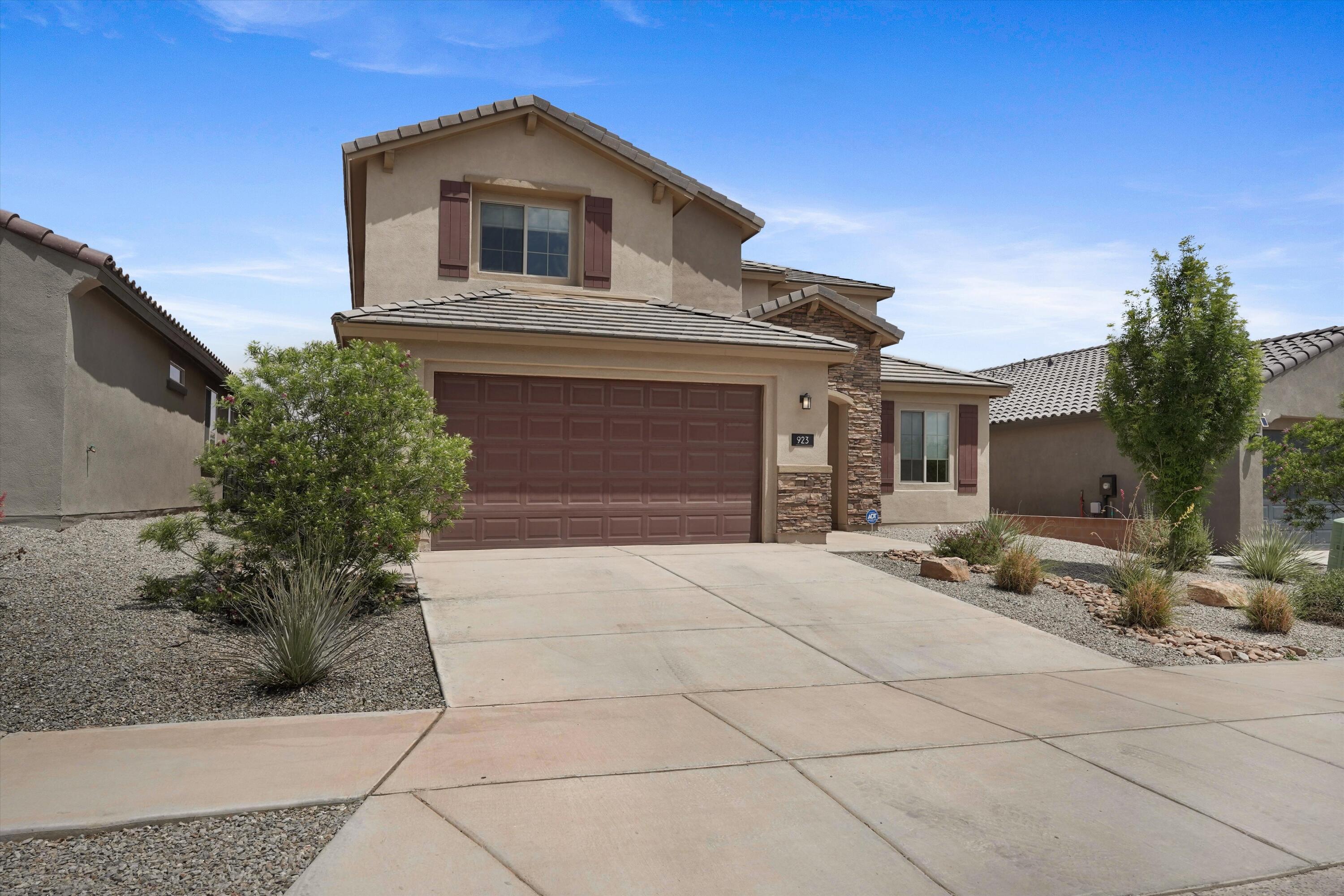 923 Zafiro Road SE
