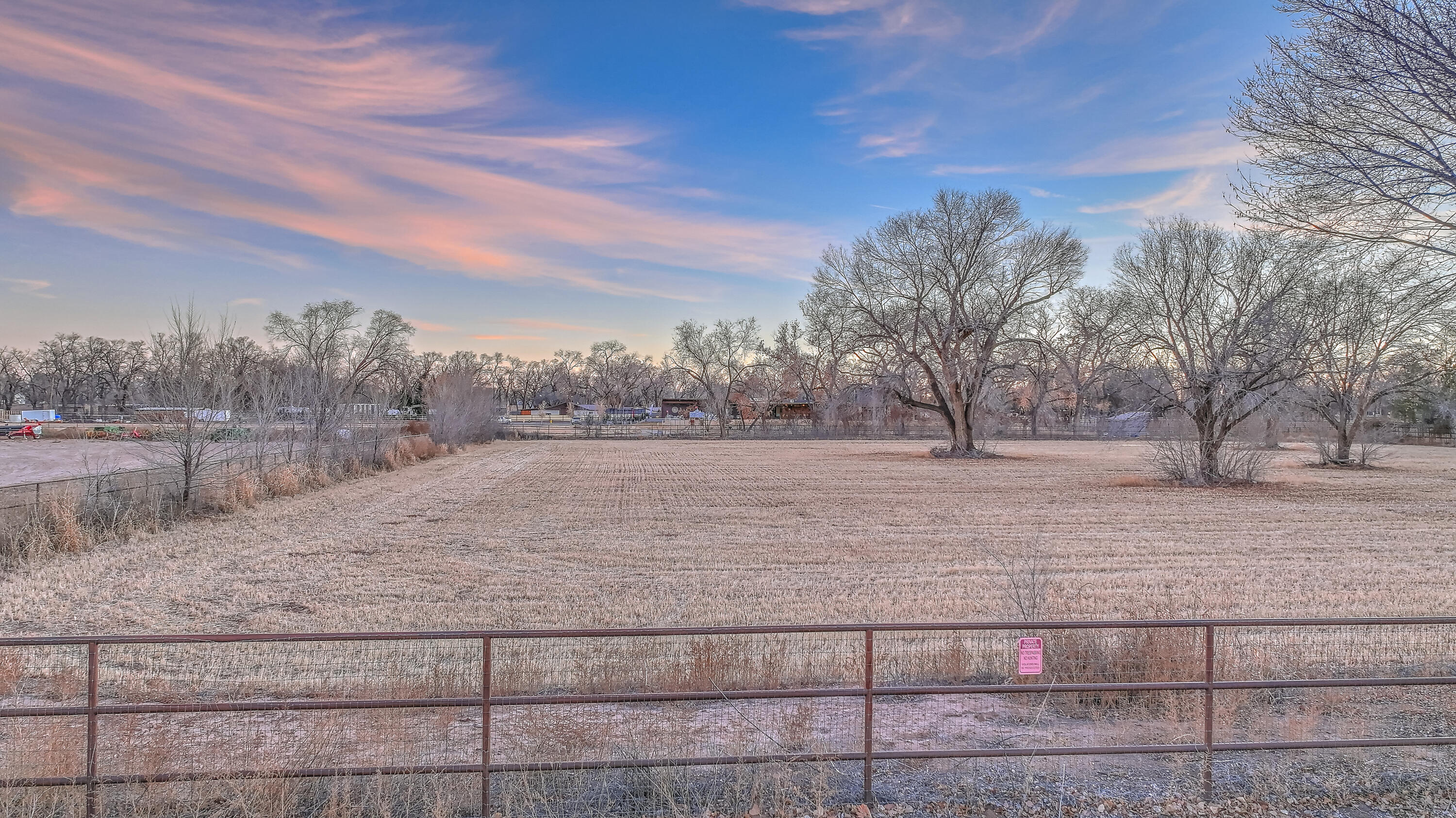 916 Chamisal Road NW