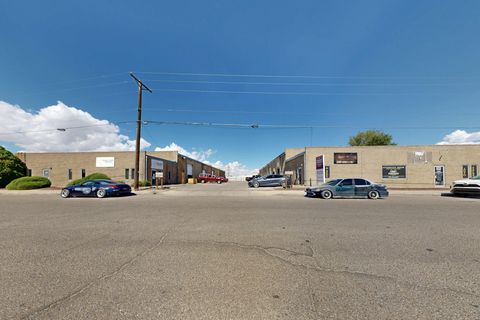 Photo of 2105 Aztec Road NE, Albuquerque, NM 87107 (MLS # 1095205)