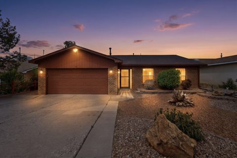 Photo of 203 Monte Largo Drive NE, Albuquerque, NM 87123 (MLS # 1102596)