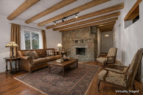 Photo of 436 Apodaca Hill Street, Santa Fe, NM 87501 (MLS # 1098284)