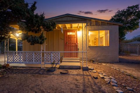 Photo of 1625 Towner Avenue NW, Albuquerque, NM 87104 (MLS # 1102581)