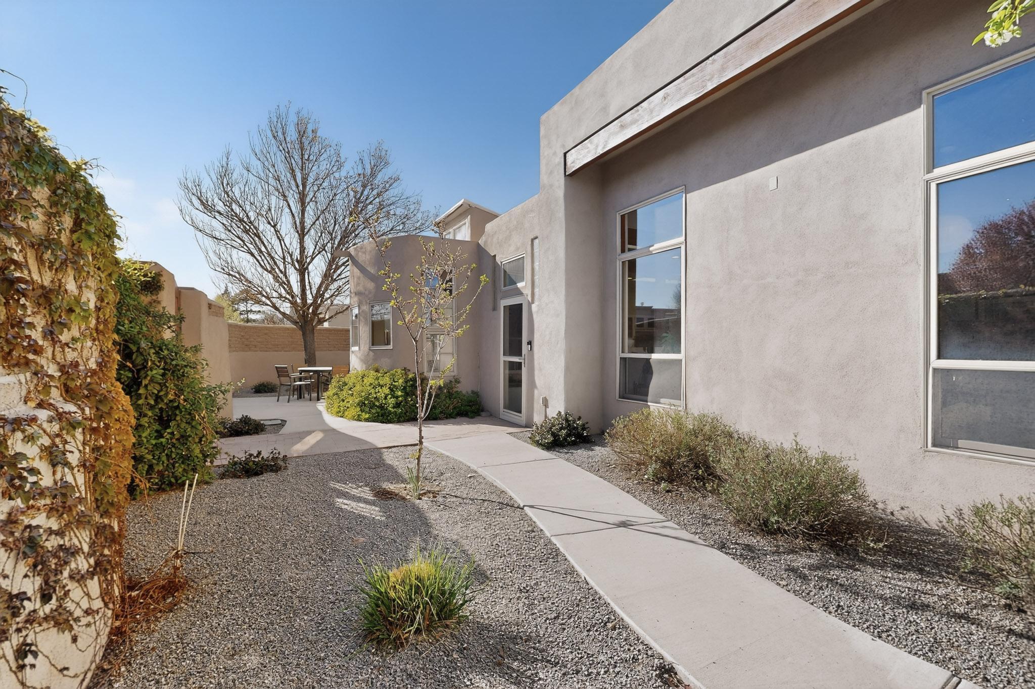 5118 Guadalupe Trail NW