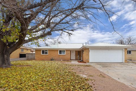 Photo of 917 Cardenas Drive SE, Albuquerque, NM 87108 (MLS # 1095347)