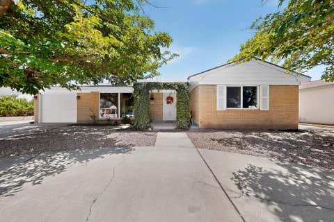 Photo of 2814 Arizona Street NE, Albuquerque, NM 87110 (MLS # 1108762)
