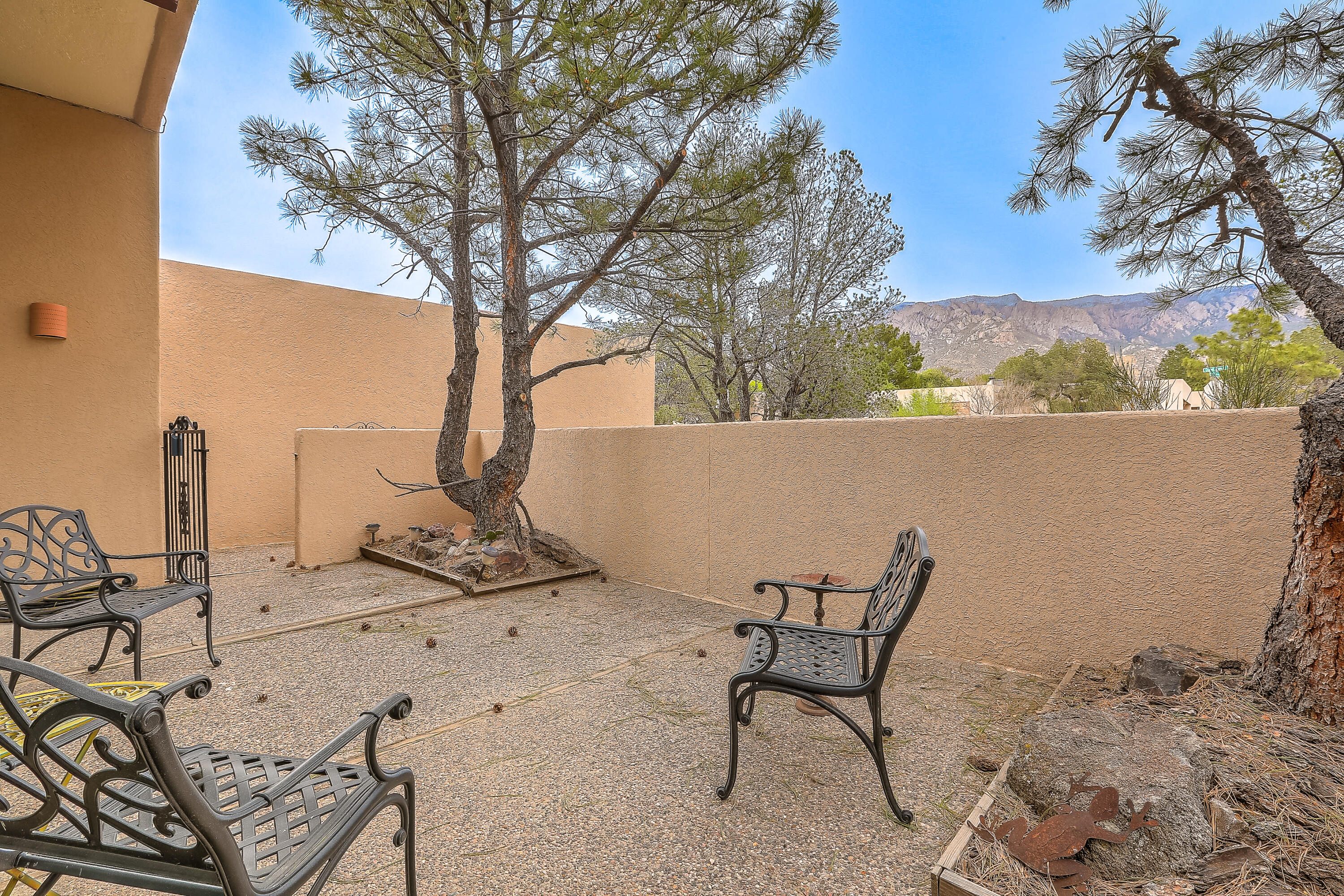 1929 Quail Run Drive, Albuquerque, New Mexico image 3