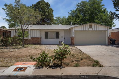 Photo of 2734 Dallas Street NE, Albuquerque, NM 87110 (MLS # 1102484)